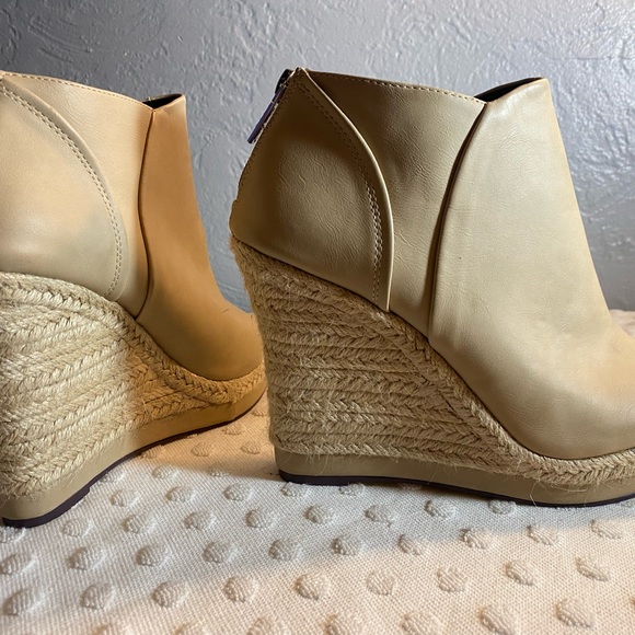 NWOT MICHAEL ANTONIO Nude Mule with an Espadrille Heel - Picture 14 of 16